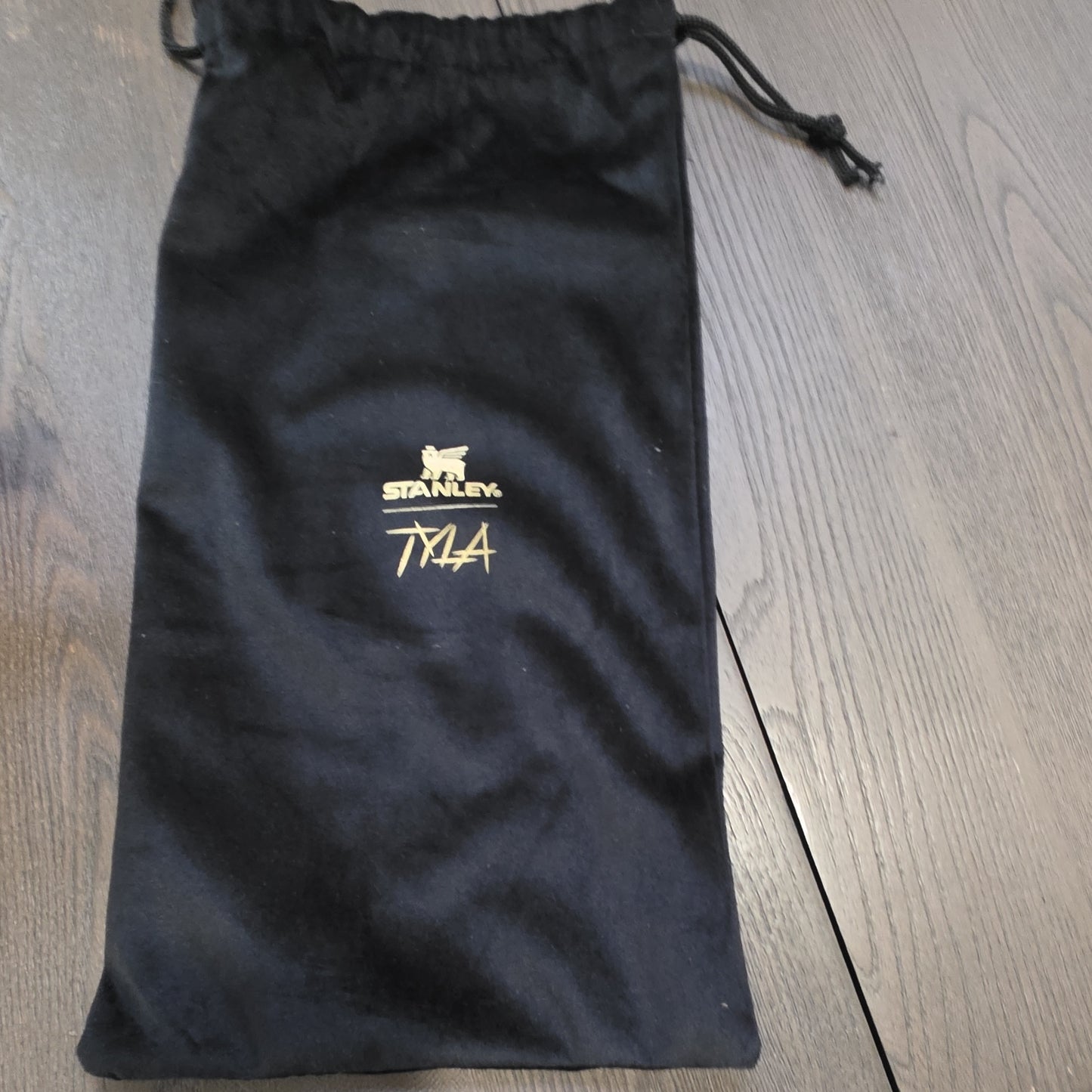 Tyla 40oz Tumbler limited